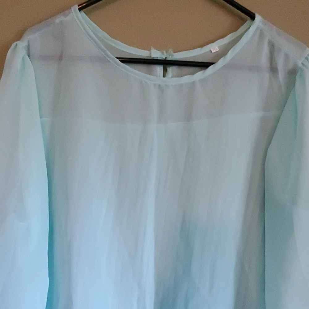 Beautiful blouse! - Picture 2 of 8